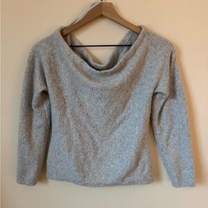 Abercrombie & Fitch Gray Off-the-Shoulder Sweater